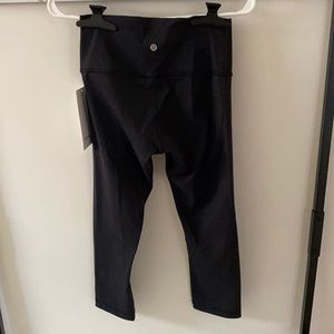 Black lululemon crop leggings